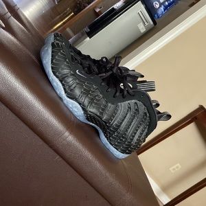 Nike Air Foamposite One
All-Over Swoosh Black